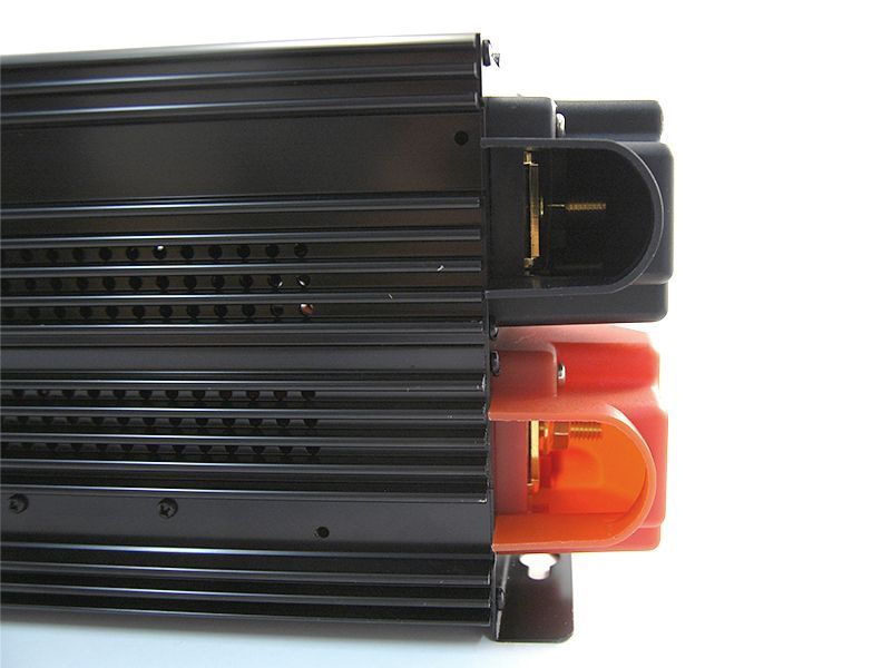 Feszültségátalakító, Inverter 12V 230V 5000W (SP-5000)