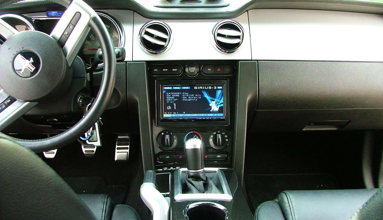 Ford Mustang 1, 2 DIN autórádió beszerelő keret (381114-18)